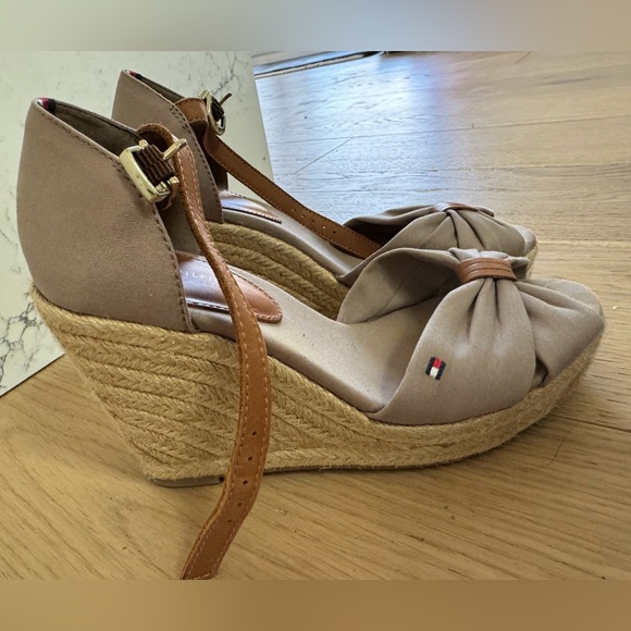 Tommy Hilfiger wedges US 6, 36 - Picture 5 of 5